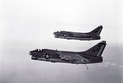 VA-27  A-7E  Formation